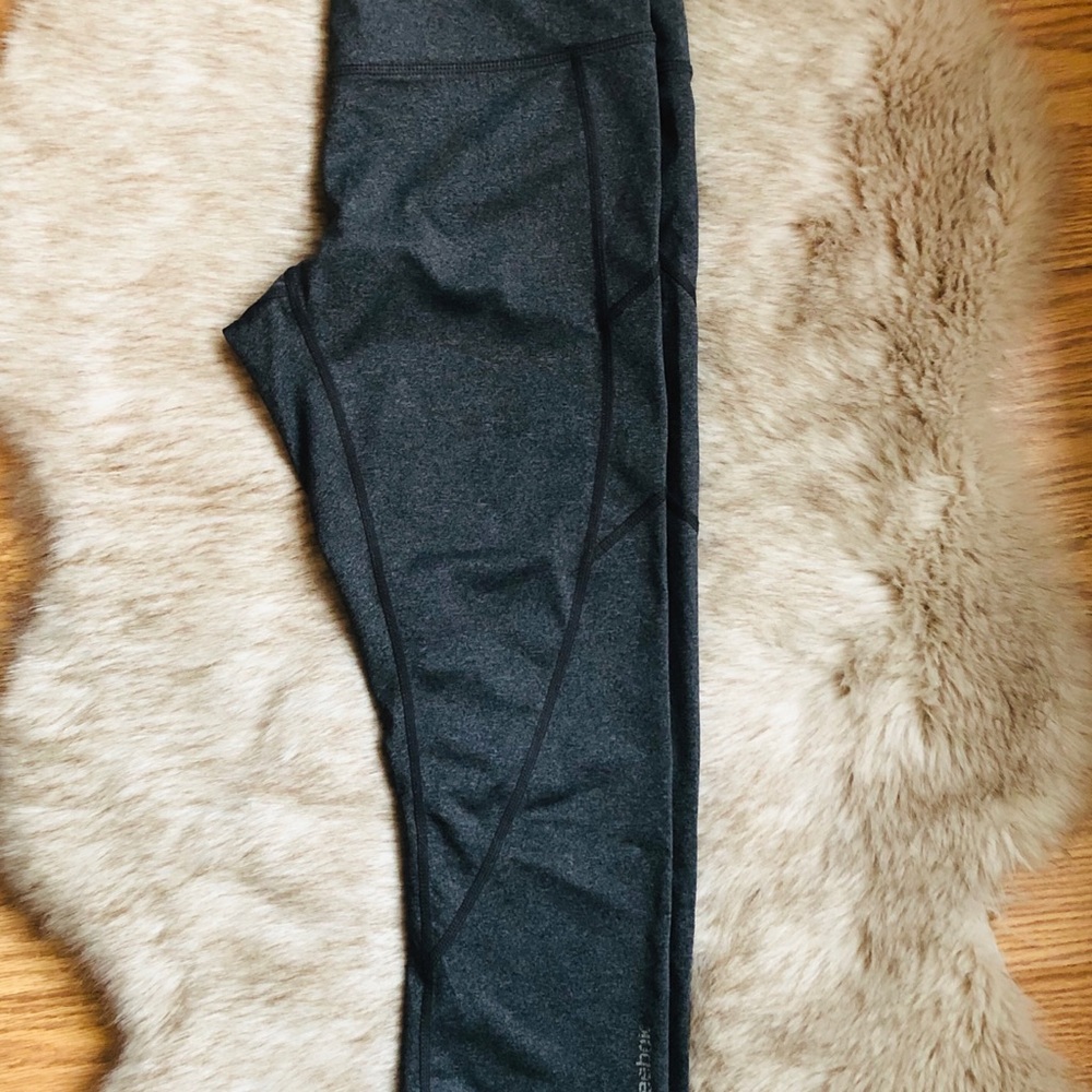 Grey Reebok Workout Capris Size Small - Picture 4 of 5